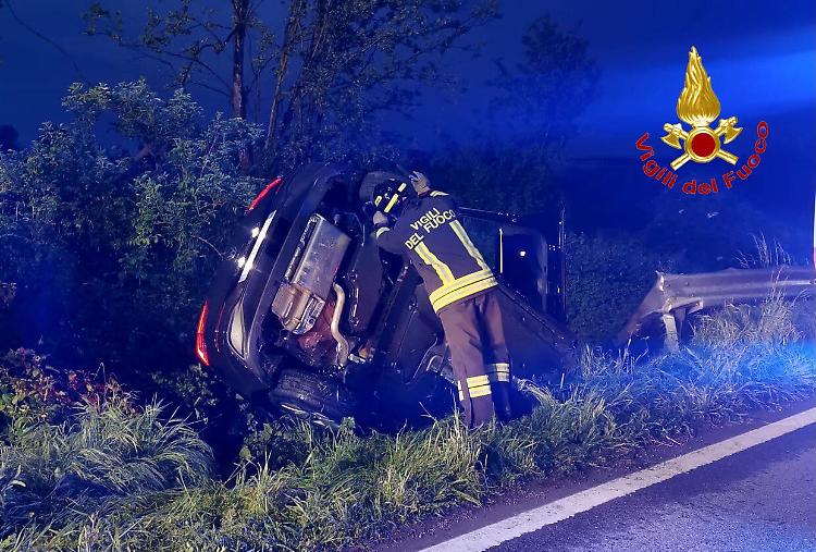 Fuori strada sulla Melotta, ma il guidatore sparito