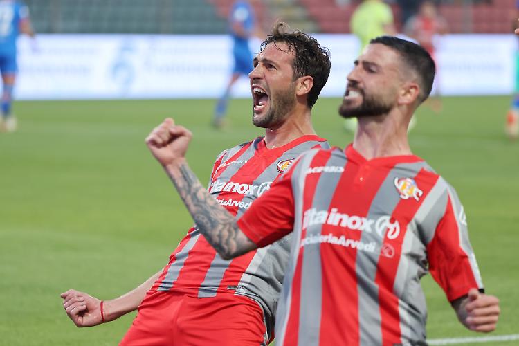 Cremonese avanti 3-0 al 45'