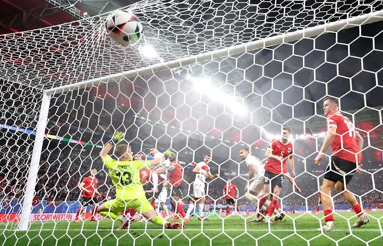 Demiral, l'esultanza che divide: l'Uefa apre un'indagine