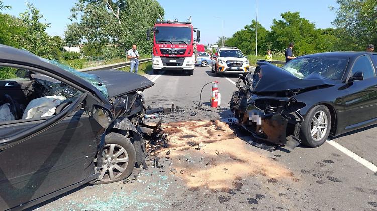 Frontale sulla Paullese, due feriti e traffico bloccato