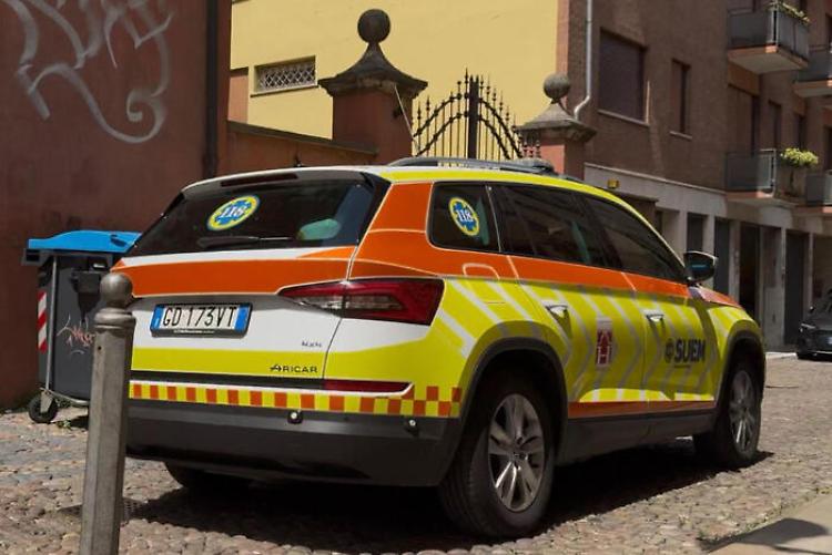 Spara per il chiasso ad una festa di laurea e ferisce tre giovani, poi si suicida 