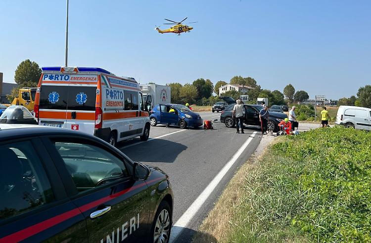 Schianto, grave un  88enne