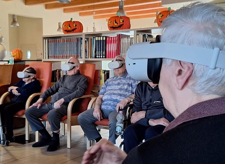 Rsa Guerreschi: i nonni e le nonne viaggiano con la realt&agrave; virtuale