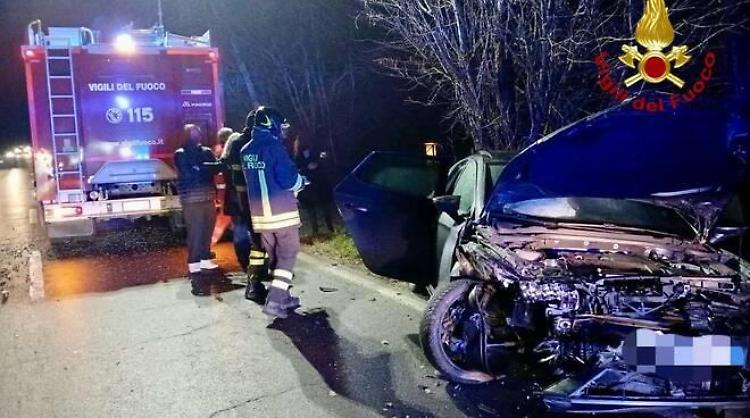 Schianto sulla provinciale della Val d’Arda, donna incinta ferita