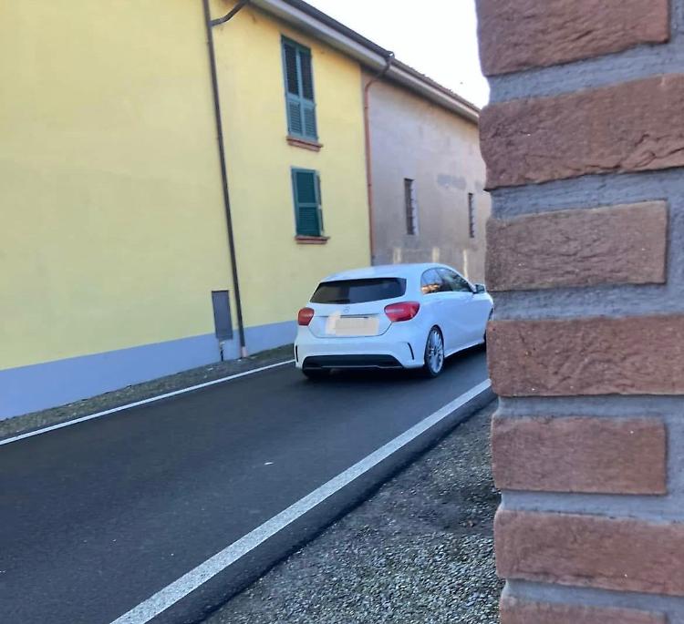 Ladri messi in fuga dai vicini di casa,