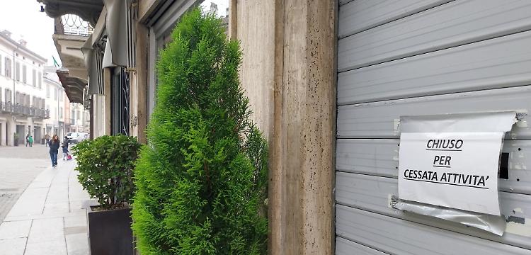 Addio alle &lsquo;luci&rsquo; della citt&agrave;. Negozi: scenario da resa