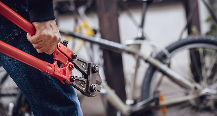 Ladri scatenati, le e-bike nel mirino