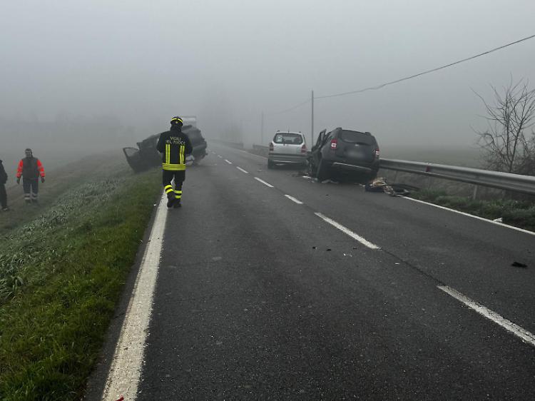 Frontale poco dopo San Martino in Beliseto: tre feriti