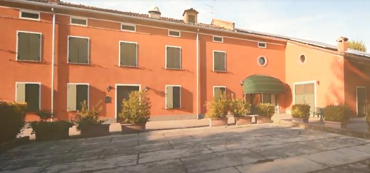 Razzia all'Agriturismo Corte Belfiore: via salumi, vino, un pc e 80 euro in monete