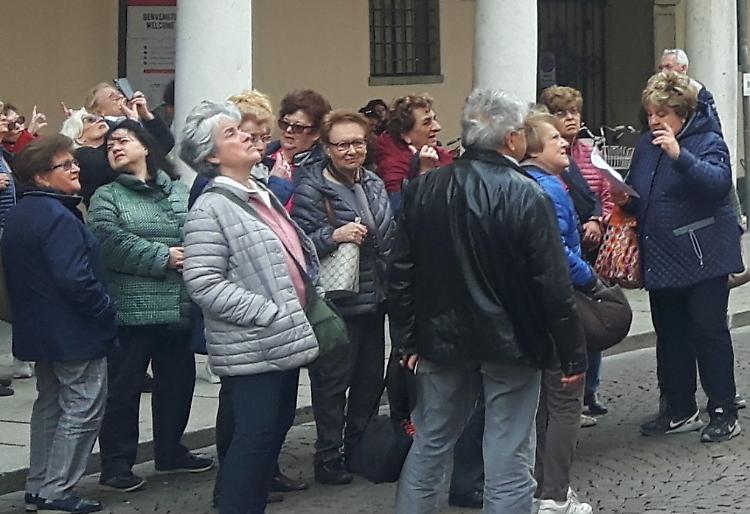 Bagni  introvabili e i turisti si lamentano