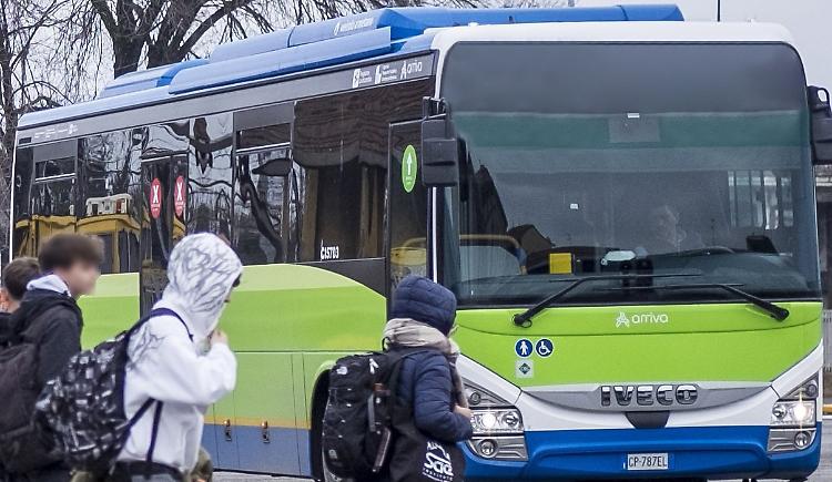 Il bus non passa, studenti lasciati a piedi