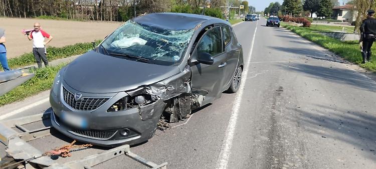 Frontale sulla Melotta: elisoccorso per mamma e figlio