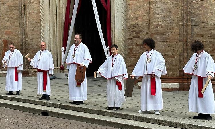 In duomo tornano le trabaccole: il suono che annuncia le messe