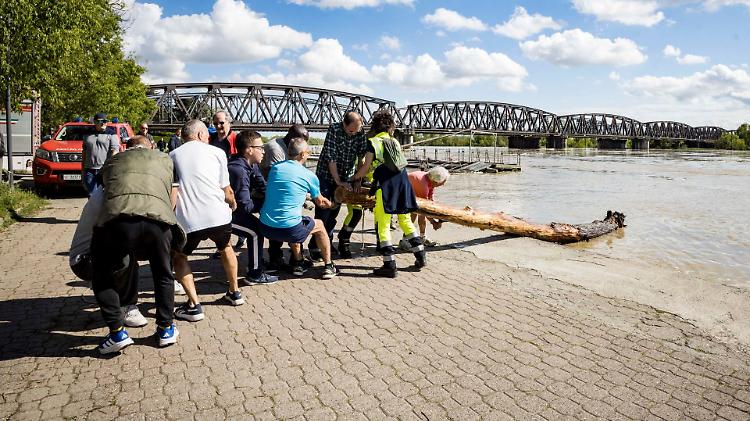 Po pi&ugrave; alto di sei metri, piena prevista per domani