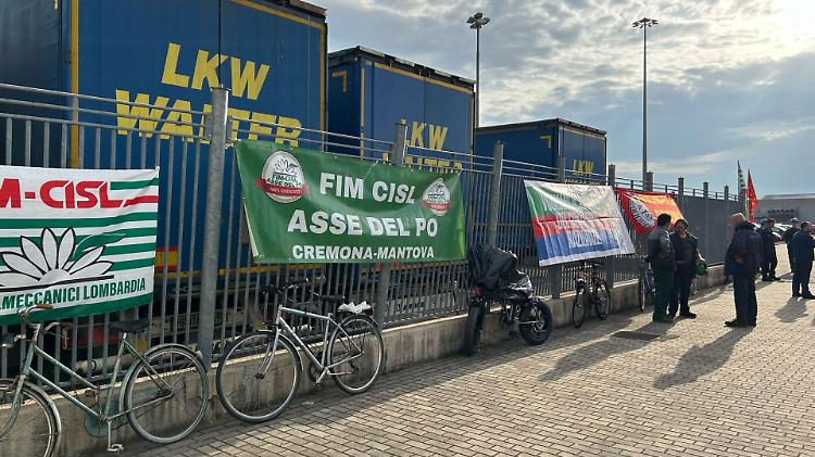 Marcegaglia, protesta dei lavoratori: &laquo;Rivendicazioni sindacali negate&raquo;