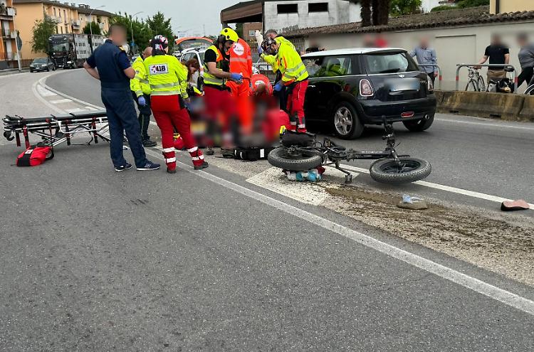 Scontro tra auto e bici, grave un ciclista cinquantenne