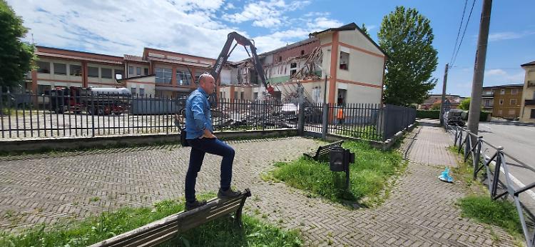 Ruzzo sfida il sindaco: «Sposto le panchine a mie spese»