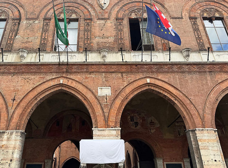 Un lenzuolo bianco per Gaza: il Comune aderisce all&rsquo;iniziativa nazionale