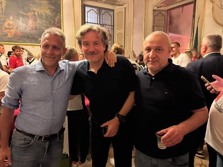 Il trofeo arriva allo Zini: festa grande per la Cremonese