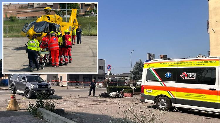 Scontro auto-moto sulla Padana Inferiore, motociclista grave