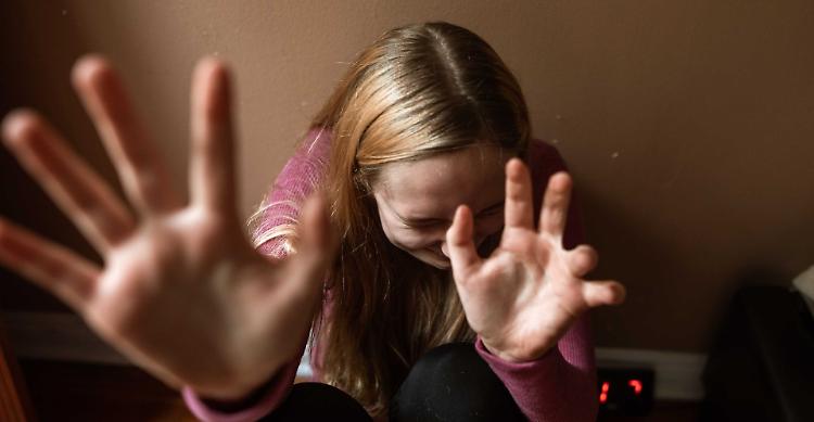 &laquo;Abusata dal patrigno&raquo;, il pm chiede nove anni