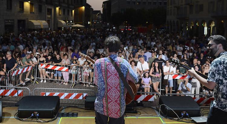 StraDeejay da record, oltre 4.500 persone in centro