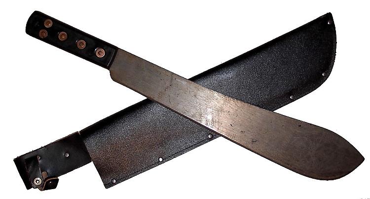 Lite in strada con machete, 19enne denunciato