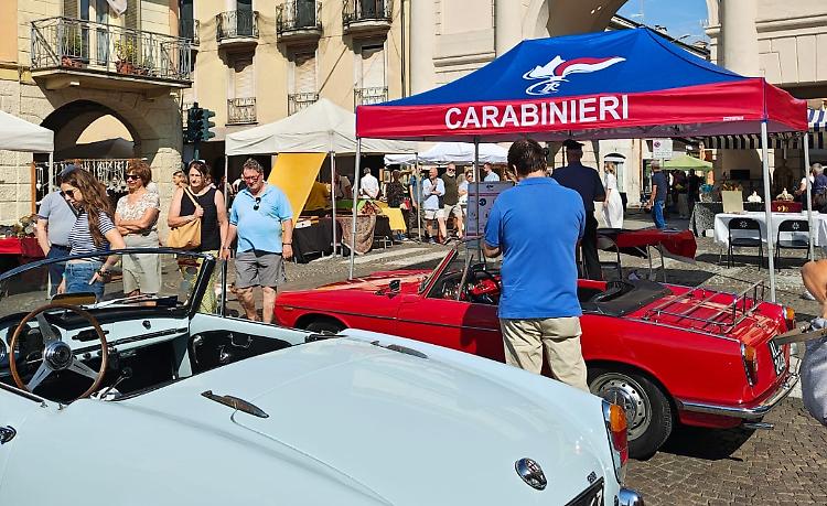  Antiquaria incanta, poi la pioggia interrompe la festa