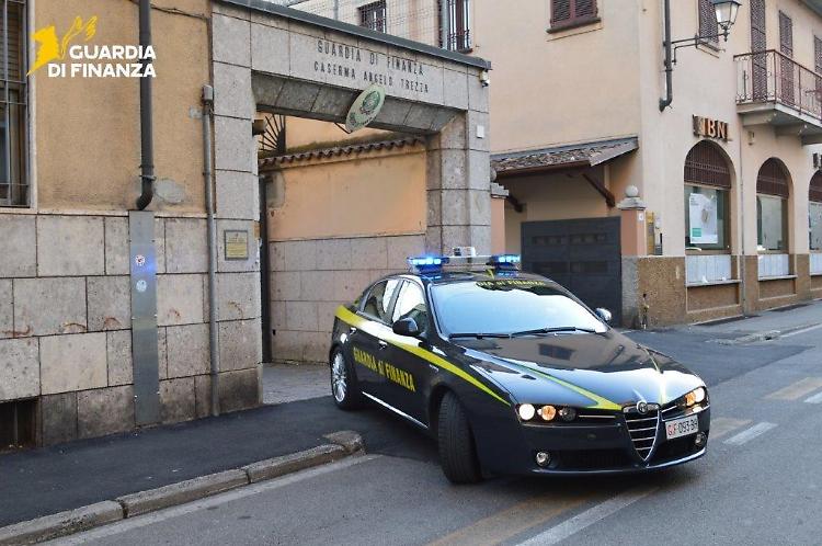Fatture false e utilizzo indebito di fondi pubblici: sei persone denunciate