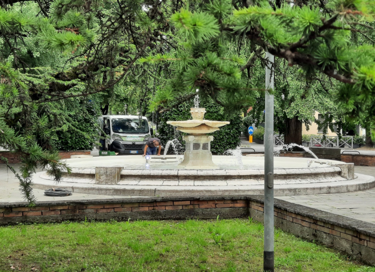 La fontana torna a zampillare