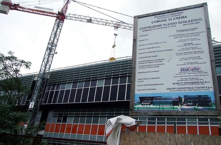 Ex scuola di Cl: zanzare, scatta la disinfestazione nel cantiere abbandonato 