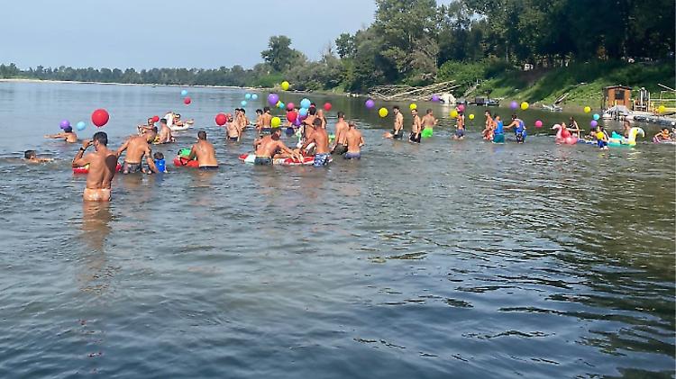 Ferragosto in acqua: torna il tradizionale tuffo nel Po