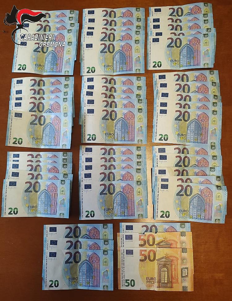 Oltre mille euro di banconote false, due giovani denunciati