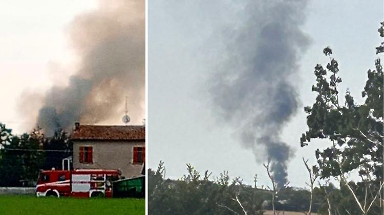 Colonna di fumo proveniente da Roncarolo, Vigili del fuoco in campo