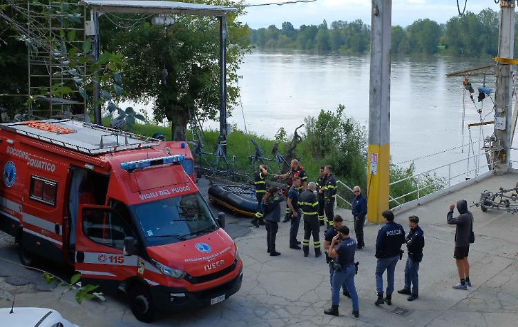 Con l’auto nel fiume, inghiottita dalle acque
