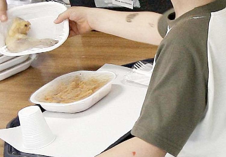 Pranzo a scuola: via al rincaro del 15%
