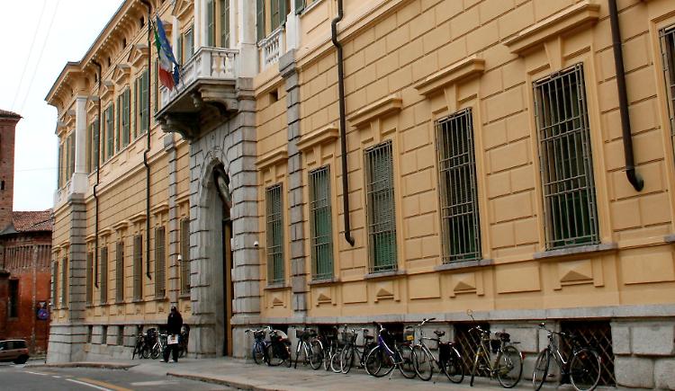 &laquo;Lei ha &lsquo;bigiato&rsquo; la scuola, l&rsquo;ha attaccata al muro&raquo;