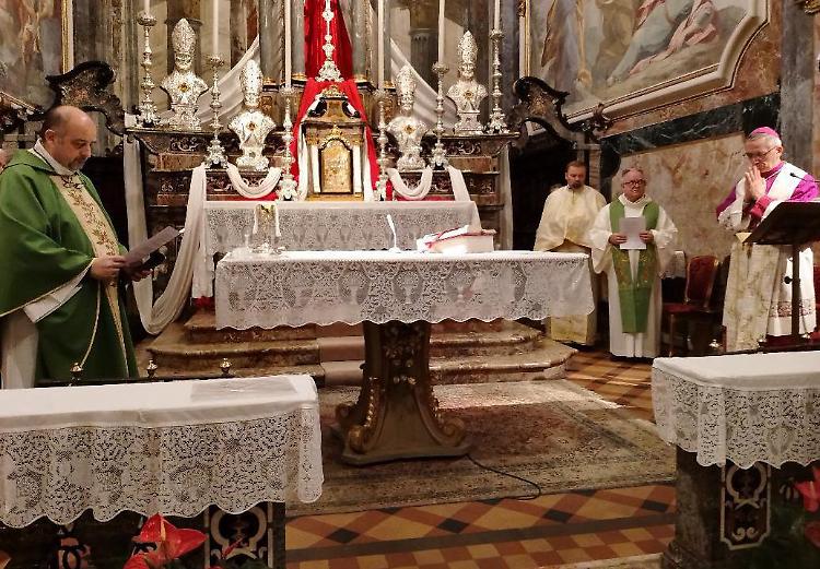 Diocesi in festa: l'abbraccio a don Vagni
