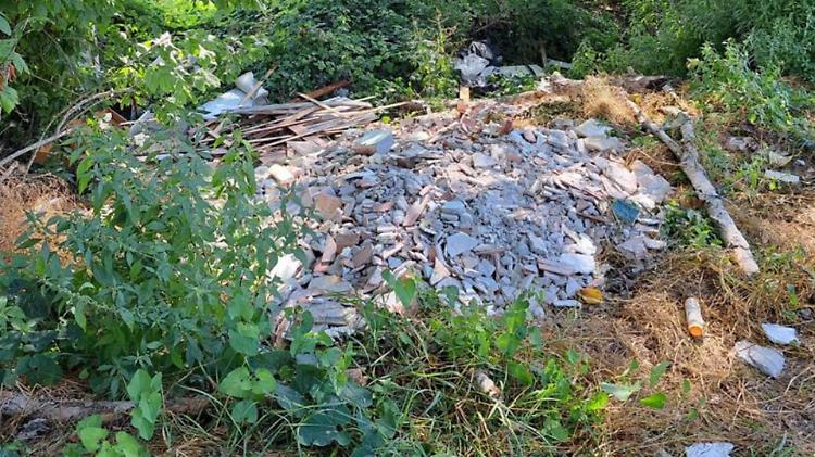 Rifiuti edili e ingombranti abbandonati sul Lungo Po Europa: individuato il responsabile