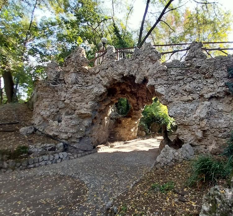 Montagnole restaurate: la ‘grotta’ è ora aperta