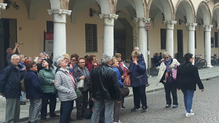 Soltanto due guide per trentamila visitatori