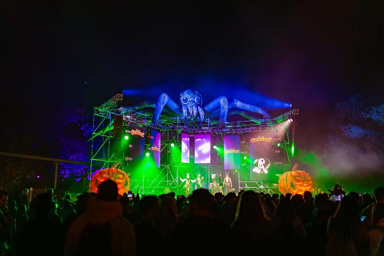 Una notte da brivido con musica e spettacolo a Gardaland