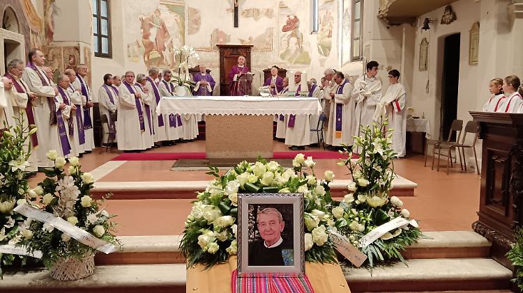 L'ultimo saluto a don Benedetto Tommaseo, per trent’anni guida spirituale di Palazzo Pignano
