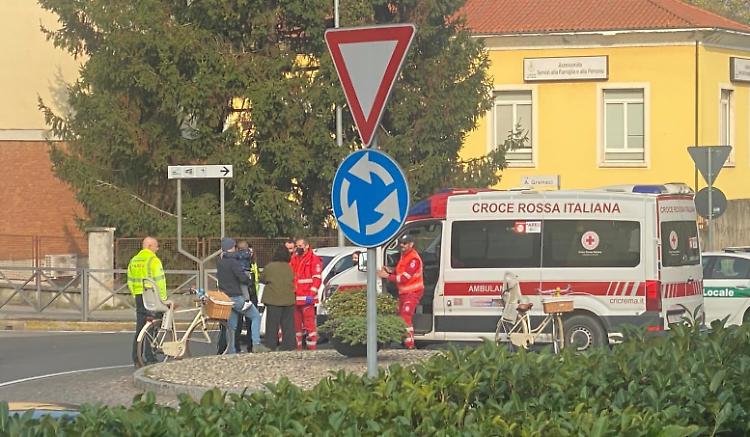 Bici urtata da un’auto in via Mercato