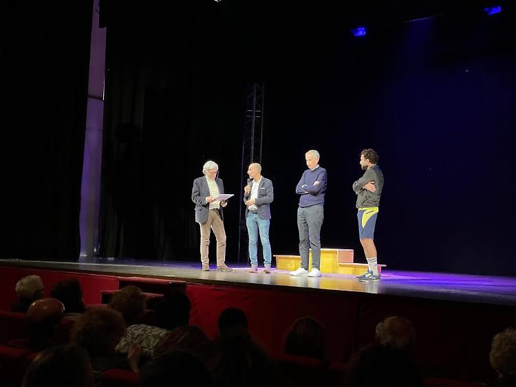 Emozioni e coraggio sul palco: il viaggio di “CORRI” commuove il pubblico