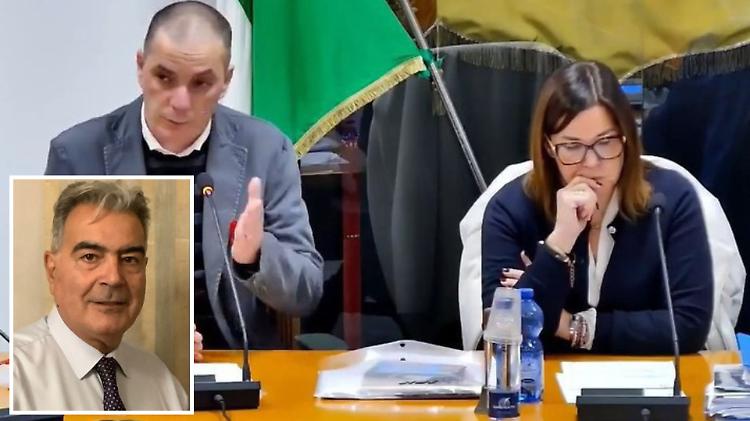 Violenza sulle donne, il caso Sgroi scatena la bagarre in consiglio