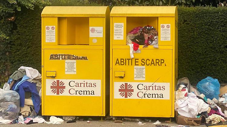 Abiti usati, i cassonetti mai più come discariche