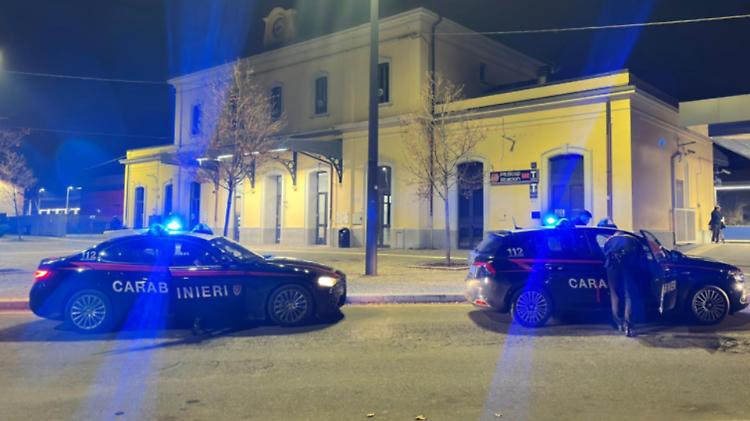 Agguato prima dell’alba, bottigliate senza motivo