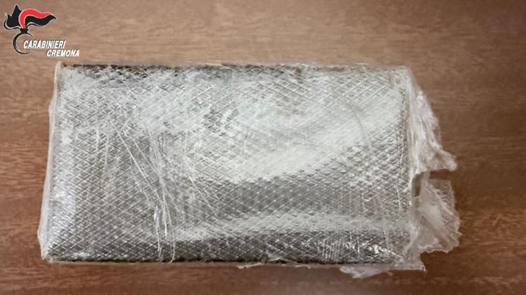 Fermato con quasi 100 grammi di hashish, denunciato un giovane