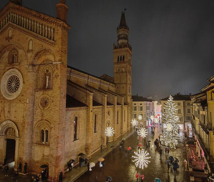 Luminarie nelle vie «in arrivo lunedì»